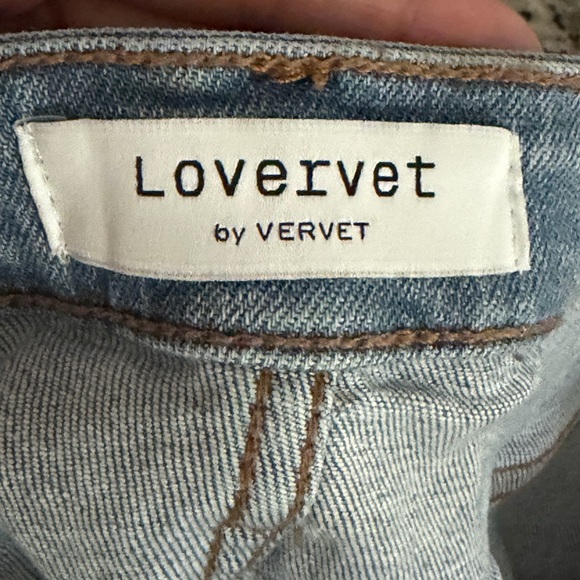 Light Wash Distressed Women’s Jeans - Picture 3 of 5